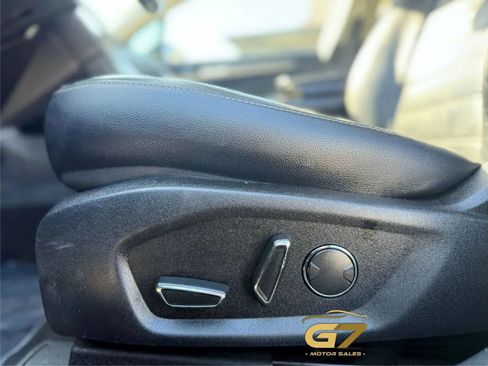 Used 2018 Ford Fusion SE w/ Fusion SE Technology Package FWD image 19