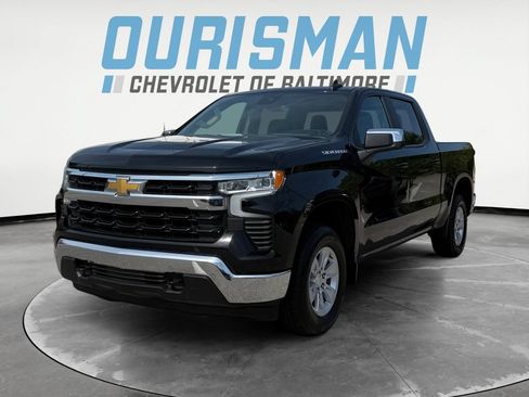 Used 2025 Chevrolet Silverado 1500 LT AWD/4WD image 2