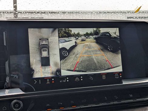 Used 2025 Chevrolet Silverado 1500 LTZ AWD/4WD image 27