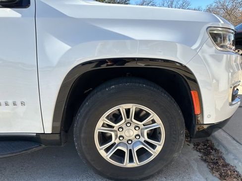 Used 2023 Jeep Wagoneer 4WD image 11