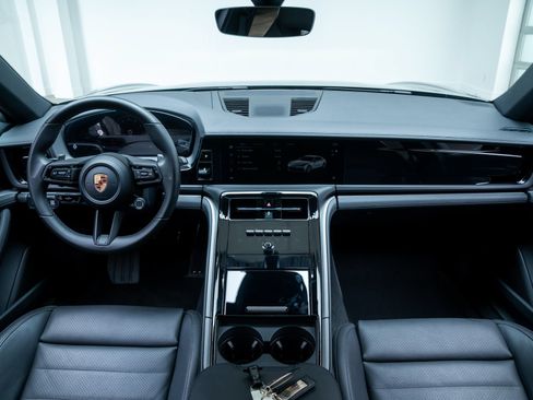 Used 2024 Porsche Panamera RWD image 10