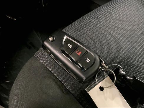 Used 2020 Toyota RAV4 LE w/ Carpet Mat Package image 15