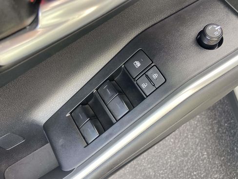 Used 2026 Toyota Highlander XLE AWD/4WD image 17