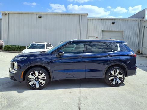 Used 2026 Mitsubishi Outlander SEL FWD image 2