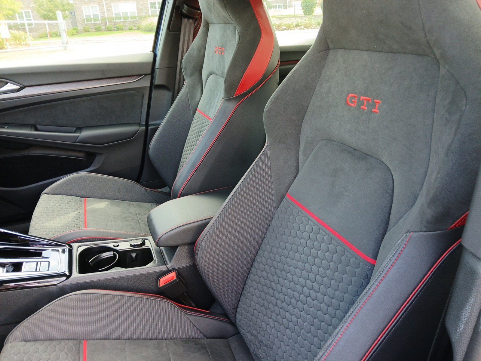 Used 2025 Volkswagen GTI SE FWD image 20
