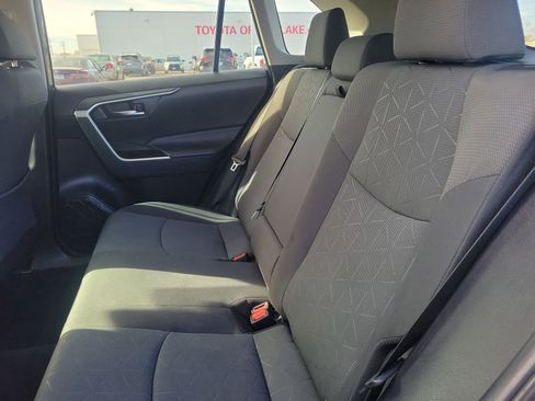 Used 2021 Toyota RAV4 XLE AWD/4WD image 8