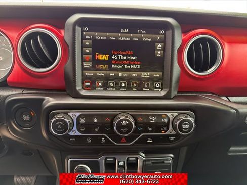 Used 2023 Jeep Gladiator Rubicon w/ Cold Weather Group AWD/4WD image 19