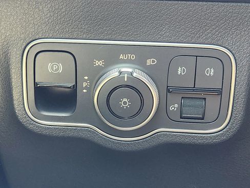 Used 2023 Mercedes-Benz GLB 250 4MATIC image 17