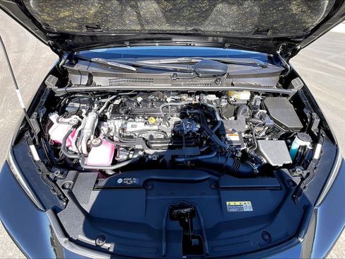 Certified 2025 Toyota Prius SE image 10