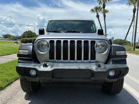 Used 2020 Jeep Gladiator Sport w/ Quick Order Package 24S AWD/4WD image 2