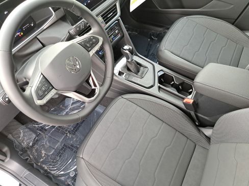 New 2026 Volkswagen Taos SE image 15