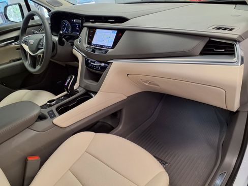 Certified 2025 Cadillac XT5 Premium Luxury w/ Technology Package AWD/4WD image 9