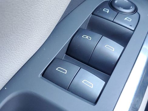 Used 2025 Chevrolet Traverse LT image 34