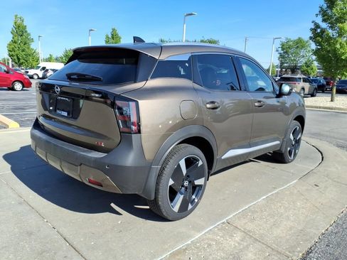 New 2026 Nissan Kicks SR w/ SR Premium Package FWD image 8