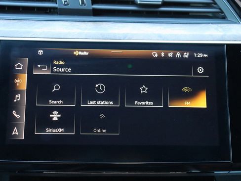 Used 2021 Audi e-tron Premium Plus w/ Premium Plus Package image 36