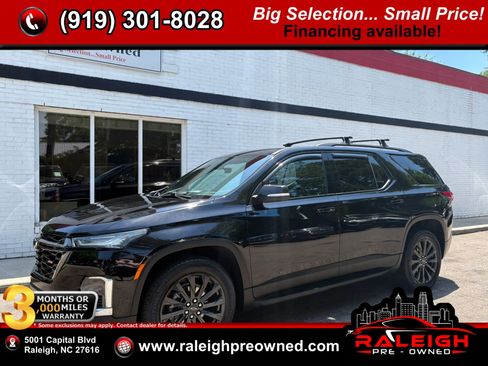 Used 2022 Chevrolet Traverse RS w/ LPO, 'HIT The Road' Package FWD image 1
