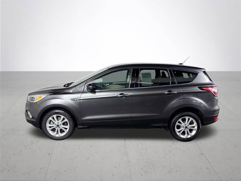 Used 2017 Ford Escape SE image 9