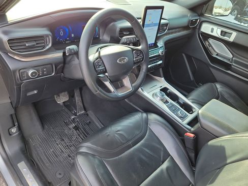 Certified 2021 Ford Explorer Platinum w/ Equipment Group 601A image 20