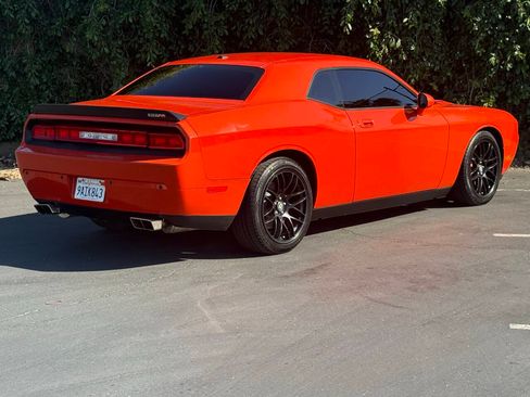 Used 2009 Dodge Challenger SRT8 w/ SRT Option Group II RWD image 8