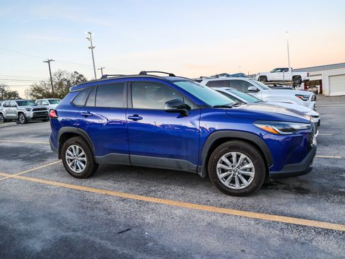 Certified 2025 Toyota Corolla Cross LE w/ Moonroof Package image 7