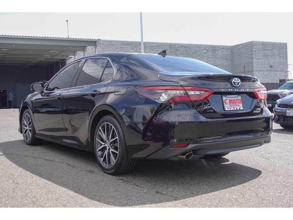Used 2021 Toyota Camry XLE FWD image 5