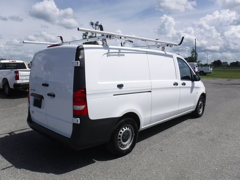 Used 2023 Mercedes-Benz Metris image 2