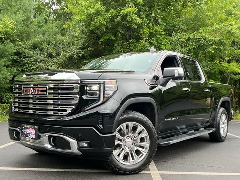 Used 2024 GMC Sierra 1500 Denali w/ Technology Package AWD/4WD image 1