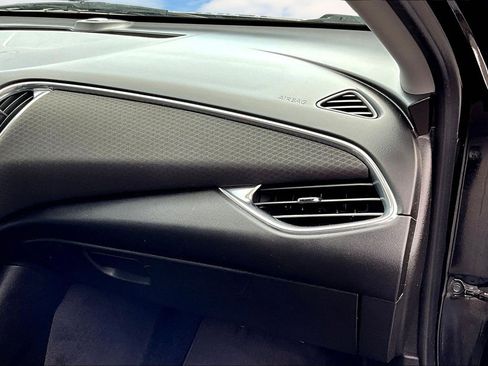 Used 2018 Chevrolet Malibu LT image 17