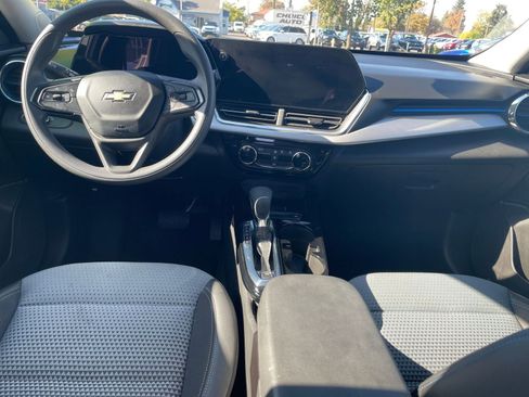 Used 2025 Chevrolet Trax LT image 31