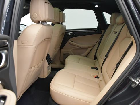 Certified 2026 Porsche Macan AWD/4WD image 44