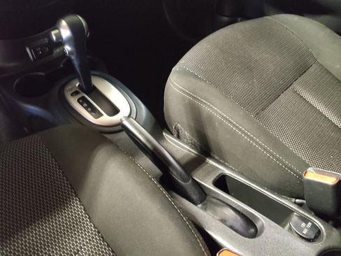 Used 2018 Nissan Versa SV image 26