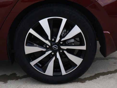 Used 2024 Nissan Sentra SV w/ SV Premium Package FWD image 8