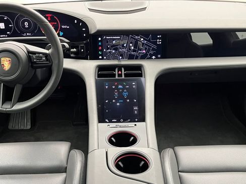 Used 2022 Porsche Taycan image 25