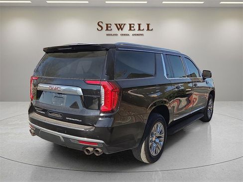 Used 2023 GMC Yukon XL Denali image 4