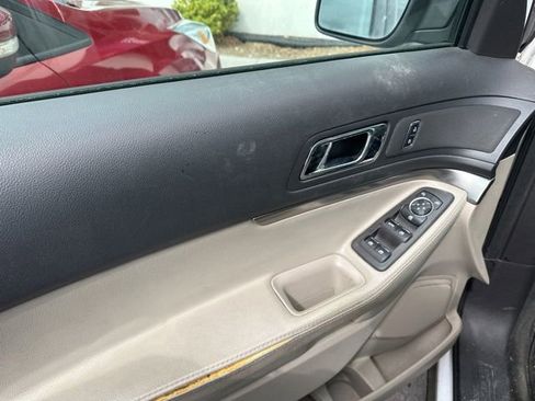 Used 2015 Ford Explorer FWD image 5