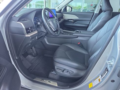 Used 2024 Toyota Grand Highlander Limited image 12