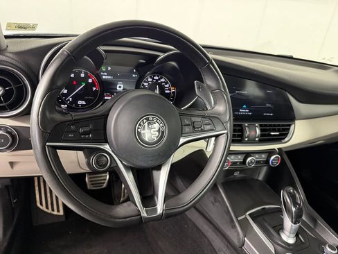 Used 2018 Alfa Romeo Giulia AWD image 24