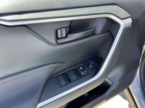 Used 2023 Toyota RAV4 LE AWD/4WD image 16