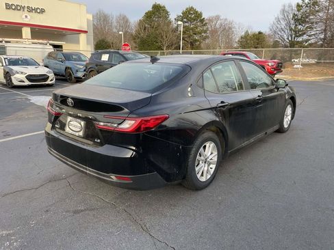 Used 2025 Toyota Camry LE image 10