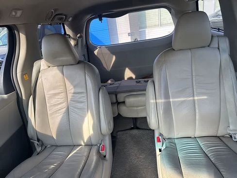 Used 2012 Toyota Sienna XLE image 20