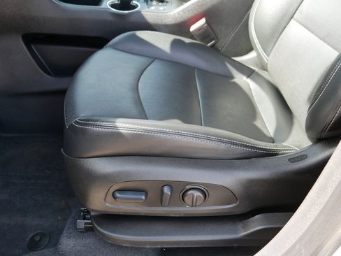 Used 2023 GMC Terrain SLT w/ Infotainment Package II image 20