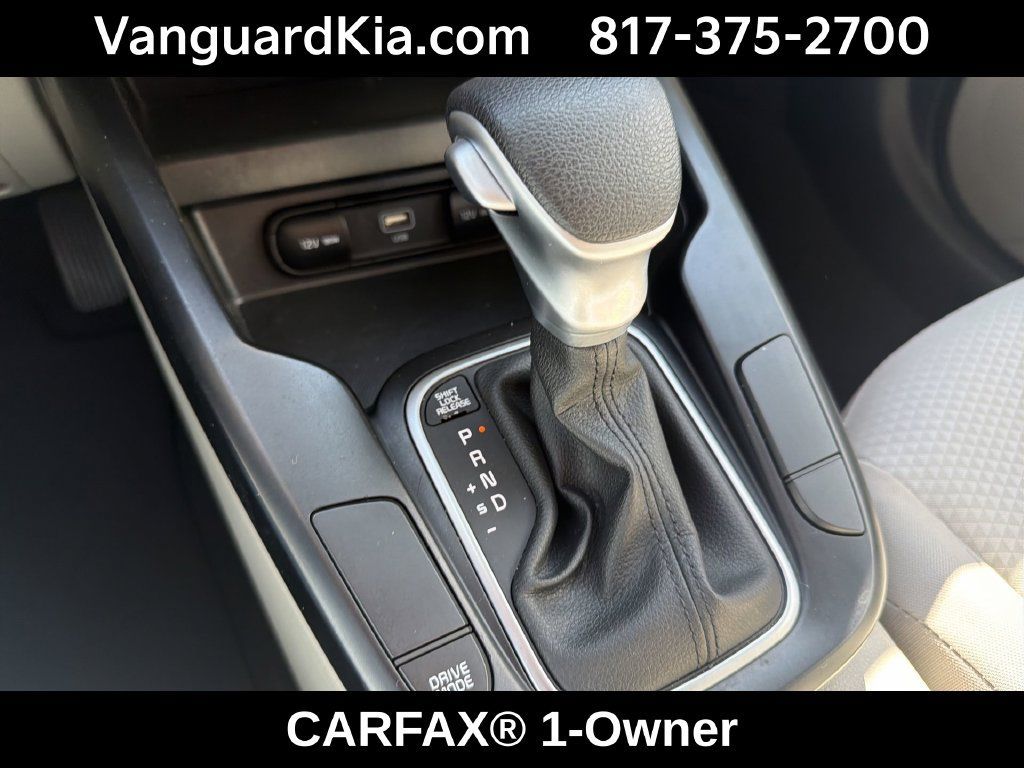 Certified 2025 Kia Soul LX w/ LX Technology Package FWD image 24