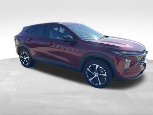 Certified 2025 Chevrolet Trax RS w/ Driver Confidence Package FWD image 7