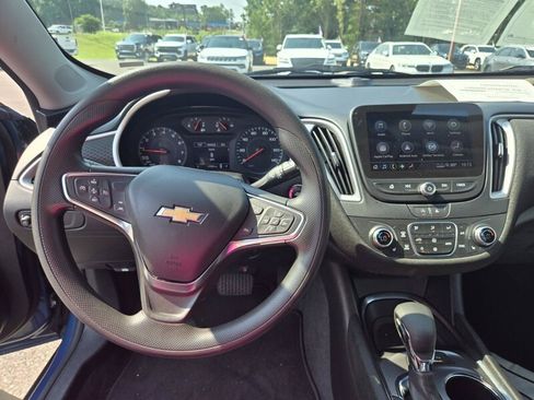 Used 2025 Chevrolet Malibu LT FWD image 8