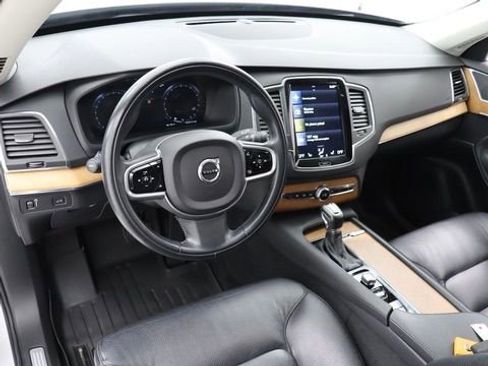 Used 2021 Volvo XC90 T6 Momentum image 16