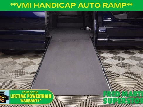 Used 2022 Toyota Sienna XLE image 10