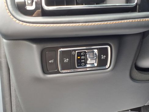 Used 2025 Lincoln Aviator Black Label w/ Jet Appearance Package AWD/4WD image 19