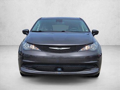 Used 2023 Chrysler Voyager LX FWD image 2