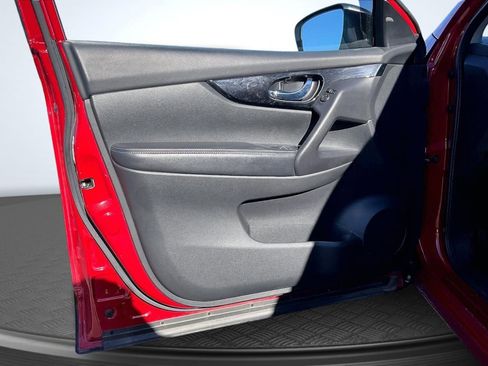 Used 2018 Nissan Rogue Sport SV w/ SV Technology Package image 23