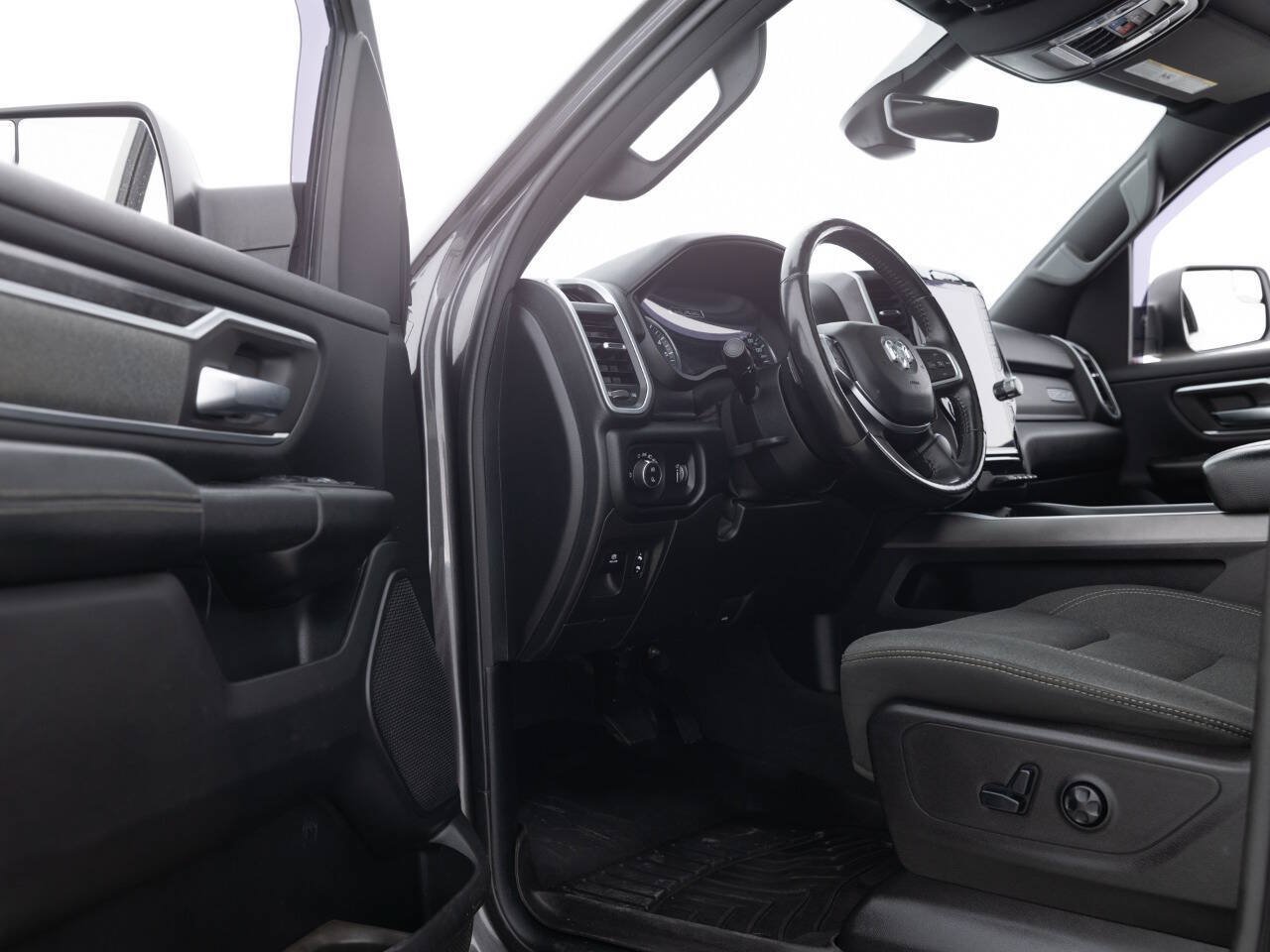 Used 2021 RAM 1500 Big Horn AWD/4WD image 28